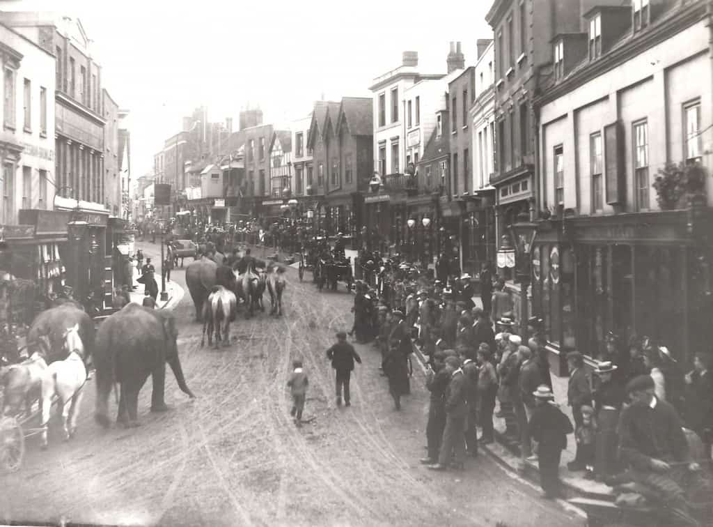 Atlee's Circus Arrives on Dorking High Street